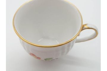 ベルリン　KPM(ベルリン王立磁器製陶所)　金彩　花　蝶　繊細な意匠が美しいティーカップ&ソーサー(ケーピーエムベルリン、王の笏、王笏、ロココ調、C&S)(R-070198)