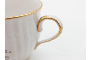 ベルリン　KPM(ベルリン王立磁器製陶所)　金彩　花　蝶　繊細な意匠が美しいティーカップ&ソーサー(ケーピーエムベルリン、王の笏、王笏、ロココ調、C&S)(R-070198)