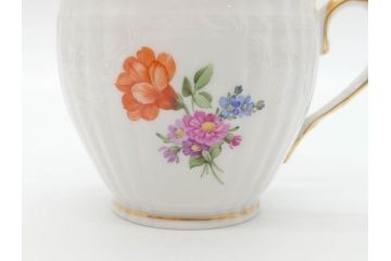 ベルリン　KPM(ベルリン王立磁器製陶所)　金彩　花　蝶　繊細な意匠が美しいティーカップ&ソーサー(ケーピーエムベルリン、王の笏、王笏、ロココ調、C&S)(R-070198)