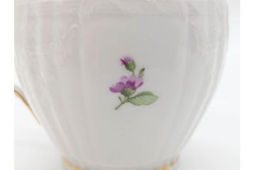ベルリン　KPM(ベルリン王立磁器製陶所)　金彩　花　蝶　繊細な意匠が美しいティーカップ&ソーサー(ケーピーエムベルリン、王の笏、王笏、ロココ調、C&S)(R-070198)