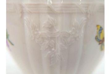 ベルリン　KPM(ベルリン王立磁器製陶所)　金彩　花　蝶　繊細な意匠が美しいティーカップ&ソーサー(ケーピーエムベルリン、王の笏、王笏、ロココ調、C&S)(R-070198)