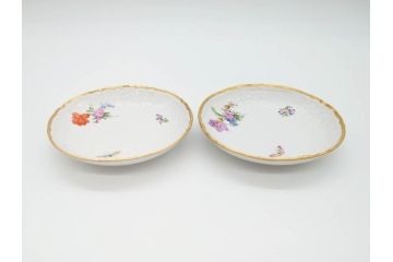 ベルリン　KPM(ベルリン王立磁器製陶所)　金彩　花　蝶　繊細な意匠が美しいティーカップ&ソーサー(ケーピーエムベルリン、王の笏、王笏、ロココ調、C&S)(R-070198)