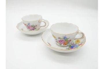 ドイツ　マイセン　Meissen　ベーシックフラワー　五つ花　繊細なデザインが上品な雰囲気を醸し出すティーカップ&ソーサー2客セット(洋食器、C&S)(R-070201)