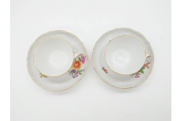 ドイツ　マイセン　Meissen　ベーシックフラワー　五つ花　繊細なデザインが上品な雰囲気を醸し出すティーカップ&ソーサー2客セット(洋食器、C&S)(R-070201)