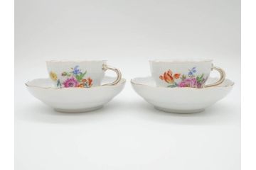 ドイツ　マイセン　Meissen　ベーシックフラワー　五つ花　繊細なデザインが上品な雰囲気を醸し出すティーカップ&ソーサー2客セット(洋食器、C&S)(R-070201)