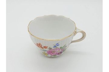 ドイツ　マイセン　Meissen　ベーシックフラワー　五つ花　繊細なデザインが上品な雰囲気を醸し出すティーカップ&ソーサー2客セット(洋食器、C&S)(R-070201)