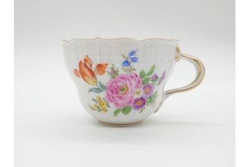 ドイツ　マイセン　Meissen　ベーシックフラワー　五つ花　繊細なデザインが上品な雰囲気を醸し出すティーカップ&ソーサー2客セット(洋食器、C&S)(R-070201)