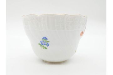 ドイツ　マイセン　Meissen　ベーシックフラワー　五つ花　繊細なデザインが上品な雰囲気を醸し出すティーカップ&ソーサー2客セット(洋食器、C&S)(R-070201)