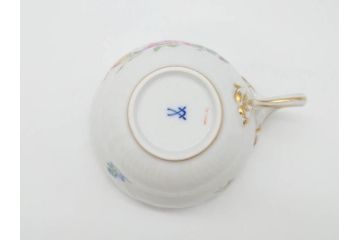 ドイツ　マイセン　Meissen　ベーシックフラワー　五つ花　繊細なデザインが上品な雰囲気を醸し出すティーカップ&ソーサー2客セット(洋食器、C&S)(R-070201)