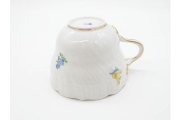 ドイツ　マイセン　Meissen　ベーシックフラワー　五つ花　繊細なデザインが上品な雰囲気を醸し出すティーカップ&ソーサー2客セット(洋食器、C&S)(R-070201)