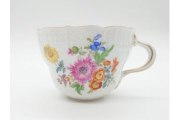ドイツ　マイセン　Meissen　ベーシックフラワー　五つ花　繊細なデザインが上品な雰囲気を醸し出すティーカップ&ソーサー2客セット(洋食器、C&S)(R-070201)