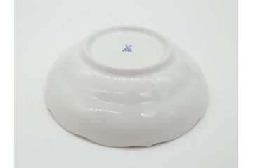 ドイツ　マイセン　Meissen　ベーシックフラワー　五つ花　繊細なデザインが上品な雰囲気を醸し出すティーカップ&ソーサー2客セット(洋食器、C&S)(R-070201)