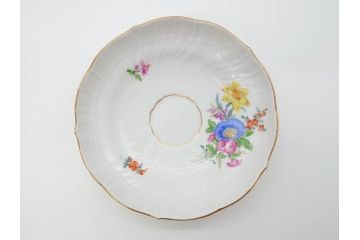 ドイツ　マイセン　Meissen　ベーシックフラワー　五つ花　繊細なデザインが上品な雰囲気を醸し出すティーカップ&ソーサー2客セット(洋食器、C&S)(R-070201)