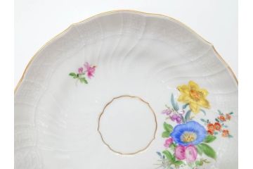 ドイツ　マイセン　Meissen　ベーシックフラワー　五つ花　繊細なデザインが上品な雰囲気を醸し出すティーカップ&ソーサー2客セット(洋食器、C&S)(R-070201)