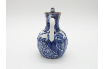 加藤利昌　清水焼　染付　祥瑞文　落ち着いた和の雰囲気にぴったりの醤油差し&豆皿セット(しょうゆ差し、醤油瓶、調味料入れ、和食器)(R-070210)