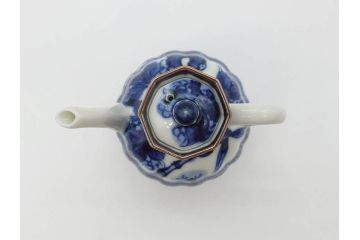 加藤利昌　清水焼　染付　祥瑞文　落ち着いた和の雰囲気にぴったりの醤油差し&豆皿セット(しょうゆ差し、醤油瓶、調味料入れ、和食器)(R-070210)