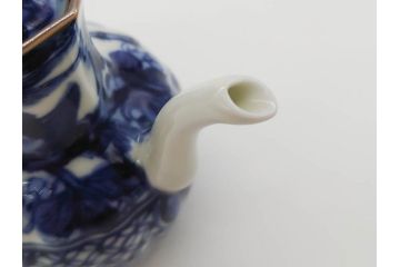 加藤利昌　清水焼　染付　祥瑞文　落ち着いた和の雰囲気にぴったりの醤油差し&豆皿セット(しょうゆ差し、醤油瓶、調味料入れ、和食器)(R-070210)