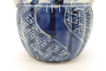 加藤利昌　清水焼　染付　祥瑞文　落ち着いた和の雰囲気にぴったりの醤油差し&豆皿セット(しょうゆ差し、醤油瓶、調味料入れ、和食器)(R-070210)