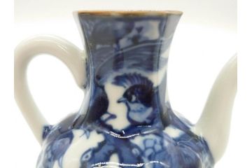 加藤利昌　清水焼　染付　祥瑞文　落ち着いた和の雰囲気にぴったりの醤油差し&豆皿セット(しょうゆ差し、醤油瓶、調味料入れ、和食器)(R-070210)