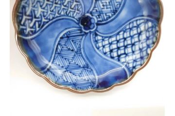 加藤利昌　清水焼　染付　祥瑞文　落ち着いた和の雰囲気にぴったりの醤油差し&豆皿セット(しょうゆ差し、醤油瓶、調味料入れ、和食器)(R-070210)