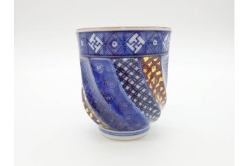 松谷窯　叶松谷(道夫)　捻祥瑞意 古紋金箔散　多様なデザインが目を惹く湯呑み(共箱付き、湯のみ、和食器)(R-070216)
