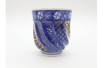 松谷窯　叶松谷(道夫)　捻祥瑞意 古紋金箔散　多様なデザインが目を惹く湯呑み(共箱付き、湯のみ、和食器)(R-070216)