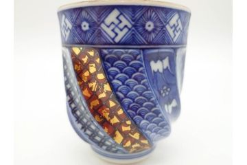 松谷窯　叶松谷(道夫)　捻祥瑞意 古紋金箔散　多様なデザインが目を惹く湯呑み(共箱付き、湯のみ、和食器)(R-070216)