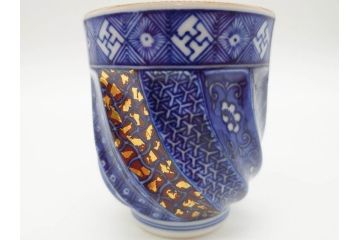 松谷窯　叶松谷(道夫)　捻祥瑞意 古紋金箔散　多様なデザインが目を惹く湯呑み(共箱付き、湯のみ、和食器)(R-070216)