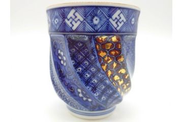 松谷窯　叶松谷(道夫)　捻祥瑞意 古紋金箔散　多様なデザインが目を惹く湯呑み(共箱付き、湯のみ、和食器)(R-070216)
