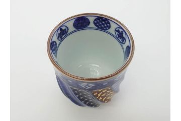 松谷窯　叶松谷(道夫)　捻祥瑞意 古紋金箔散　多様なデザインが目を惹く湯呑み(共箱付き、湯のみ、和食器)(R-070216)