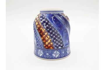 松谷窯　叶松谷(道夫)　捻祥瑞意 古紋金箔散　多様なデザインが目を惹く湯呑み(共箱付き、湯のみ、和食器)(R-070216)