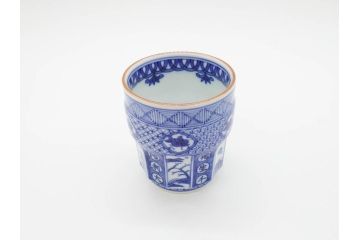 松谷窯　叶松谷(道夫)　祥瑞意　馬画削　多様なデザインが目を惹く湯呑み(五良大甫呉祥瑞造、共箱付き、湯のみ、和食器)(R-070217)