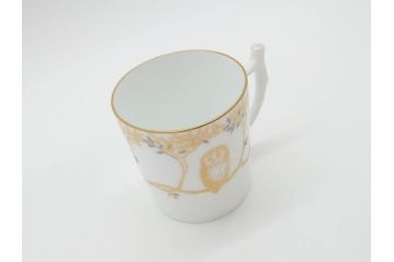 大倉陶園(OKURA、OAC)　フクロウ　ゴールドのデザインが優美な印象を与えるマグカップ(洋食器、箱付き、梟、リス)(R-070218)