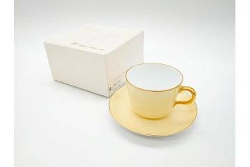 大倉陶園(OKURA、OAC)　色蒔き(クリーム)　シンプルながら上品な雰囲気を醸し出すモーニングカップ&ソーサー(洋食器、C&S、箱付き)(R-070219)