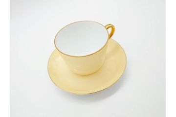 大倉陶園(OKURA、OAC)　色蒔き(クリーム)　シンプルながら上品な雰囲気を醸し出すモーニングカップ&ソーサー(洋食器、C&S、箱付き)(R-070219)