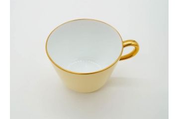 大倉陶園(OKURA、OAC)　色蒔き(クリーム)　シンプルながら上品な雰囲気を醸し出すモーニングカップ&ソーサー(洋食器、C&S、箱付き)(R-070219)