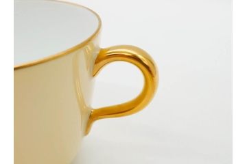 大倉陶園(OKURA、OAC)　色蒔き(クリーム)　シンプルながら上品な雰囲気を醸し出すモーニングカップ&ソーサー(洋食器、C&S、箱付き)(R-070219)