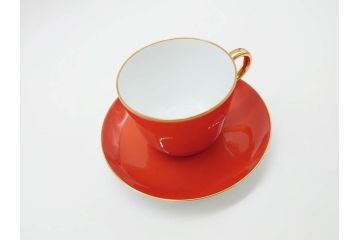 大倉陶園(OKURA、OAC)　色蒔き(レッド)　シンプルながら上品な雰囲気を醸し出すモーニングカップ&ソーサー(洋食器、C&S、箱付き)(R-070221)
