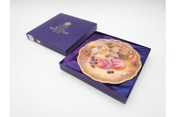 イギリス　ROYAL WORCESTER(ロイヤルウースター)　ペインテッドフルーツ　モモ　約20cm　一つ一つ丁寧に絵付けされた意匠が美しいプレート(ハンドペイント、箱付き、洋食器、皿、もも、桃)(R-070223)