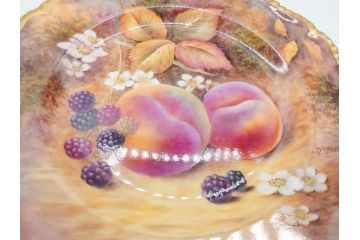 イギリス　ROYAL WORCESTER(ロイヤルウースター)　ペインテッドフルーツ　モモ　約20cm　一つ一つ丁寧に絵付けされた意匠が美しいプレート(ハンドペイント、箱付き、洋食器、皿、もも、桃)(R-070223)