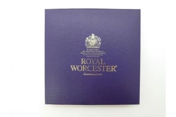 イギリス　ROYAL WORCESTER(ロイヤルウースター)　ペインテッドフルーツ　モモ　約20cm　一つ一つ丁寧に絵付けされた意匠が美しいプレート(ハンドペイント、箱付き、洋食器、皿、もも、桃)(R-070223)