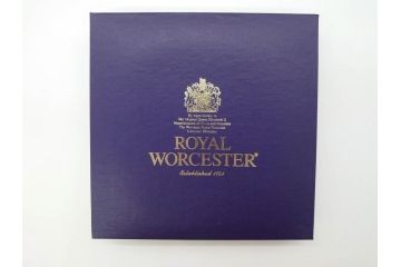 イギリス　ROYAL WORCESTER(ロイヤルウースター)　ペインテッドフルーツ　スモモ　約20cm　一つ一つ丁寧に絵付けされた意匠が美しいプレート(ハンドペイント、箱付き、洋食器、皿、すもも、プラム)(R-070224)