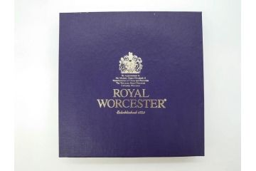 イギリス　ROYAL WORCESTER(ロイヤルウースター)　ペインテッドフルーツ　約20cm　一つ一つ丁寧に絵付けされた意匠が美しいプレート(ハンドペイント、箱付き、洋食器、皿)(R-070225)