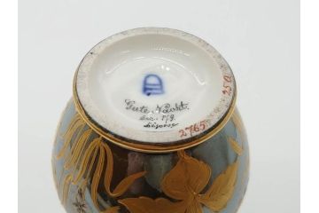 ドイツ　アッカーマン&フリッツ(Ackermann&Fritze)　金彩　ハンドペイント　繊細なデザインが優美な印象を放つフラワーベース(gute Nacht、花器、花瓶、花入)(R-070227)