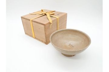 時代物　高麗　時を経た風合いが味わい深い蕎麦茶碗(そば、茶道具、茶器、和食器、共箱付き)(R-070229)