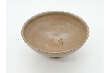 時代物　高麗　時を経た風合いが味わい深い蕎麦茶碗(そば、茶道具、茶器、和食器、共箱付き)(R-070229)