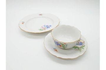 ドイツ　マイセン　Meissen　ベーシックフラワー　二つ花　優美な雰囲気が素敵なトリオセット(ティーカップ&ソーサー、プレート、皿、洋食器)(R-070232)