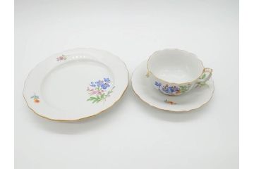 ドイツ　マイセン　Meissen　ベーシックフラワー　二つ花　優美な雰囲気が素敵なトリオセット(ティーカップ&ソーサー、プレート、皿、洋食器)(R-070232)