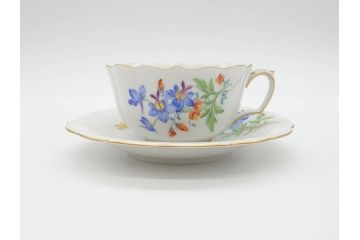 ドイツ　マイセン　Meissen　ベーシックフラワー　二つ花　優美な雰囲気が素敵なトリオセット(ティーカップ&ソーサー、プレート、皿、洋食器)(R-070232)