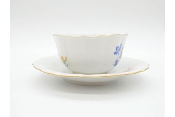 ドイツ　マイセン　Meissen　ベーシックフラワー　二つ花　優美な雰囲気が素敵なトリオセット(ティーカップ&ソーサー、プレート、皿、洋食器)(R-070232)